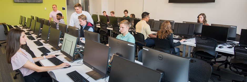 Students working on computers in a CoB computer lab
