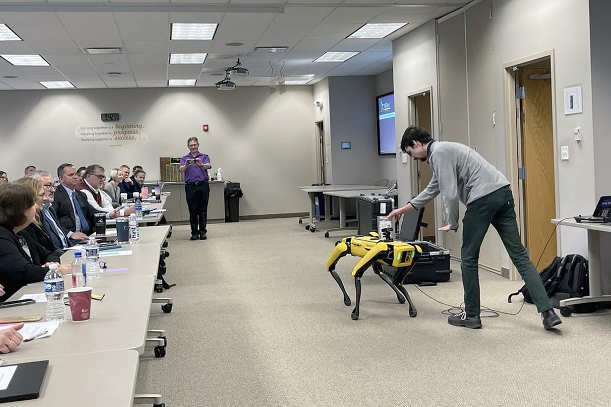 Local outreach event showcases UA faculty and student AI expertise