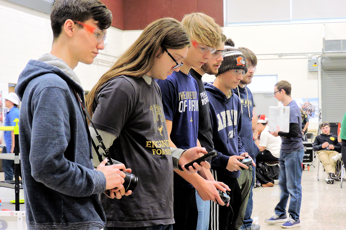 A Winning Start: Phalanx Robotics Earns Design Award at VEX U Debut