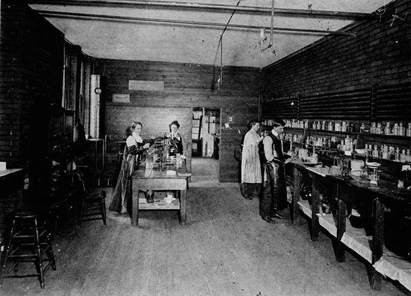 Students in a chemistry class in the early 1900s