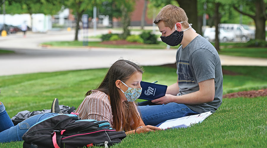 UA students with masks