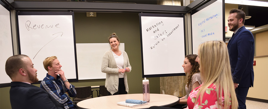 Students participating in a discussion in a organizational session